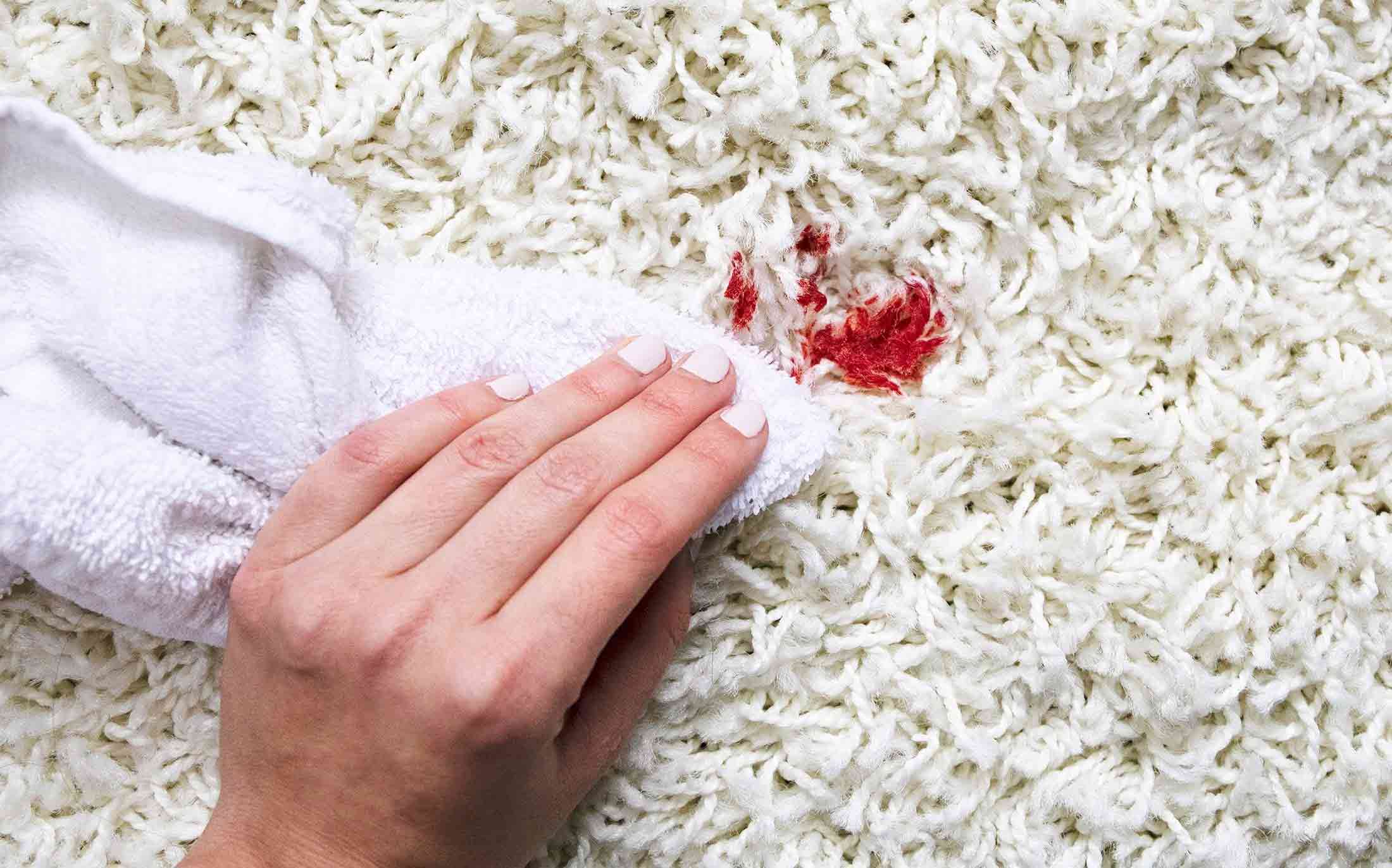 پاک کردن لکه های قدیمی از روی فرش - قالیشویی آوا