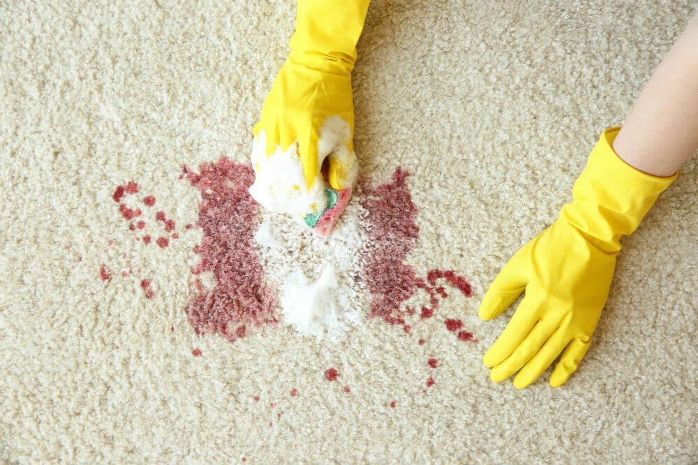پاک کردن لکه های قدیمی از روی فرش - قالیشویی آوا